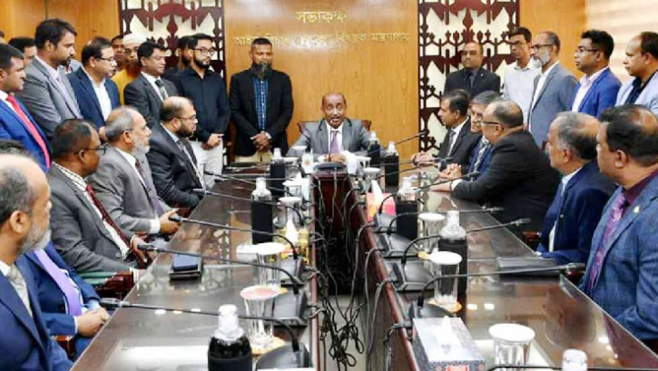 ‘দুর্নীতিতে জড়ালে প্রশাসনিক ব্যবস্থার পাশাপাশি মামলা হবে’