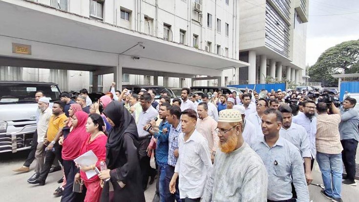 অধ্যাদেশ বাতিলের দাবিতে সচিবালয়ে ফের বিক্ষোভ
