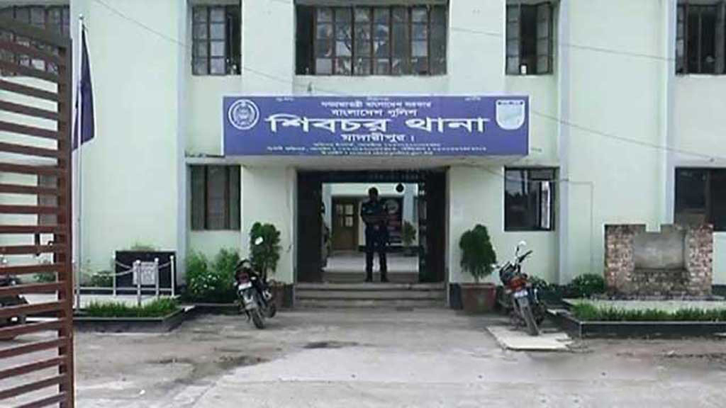 বাস-ট্রাক সংঘর্ষে প্রাণ গেল তিনজনের