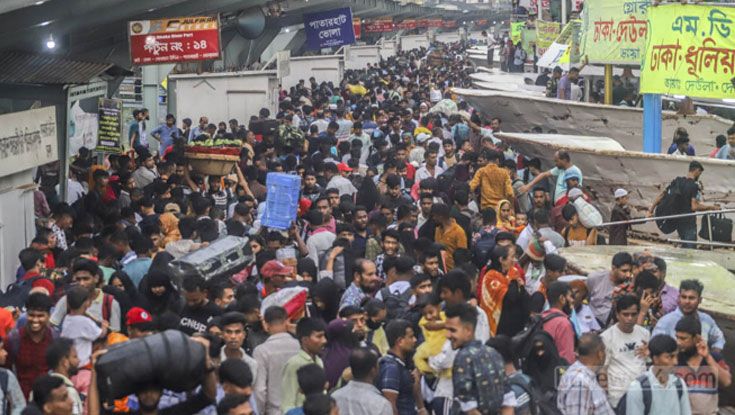 সদরঘাটে ভিড়, রেল ও সড়কপথে ভিন্ন চিত্র