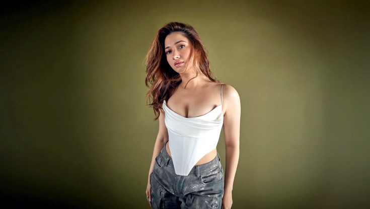 নিজের রুপে মুগ্ধ তামান্না ভাটিয়া