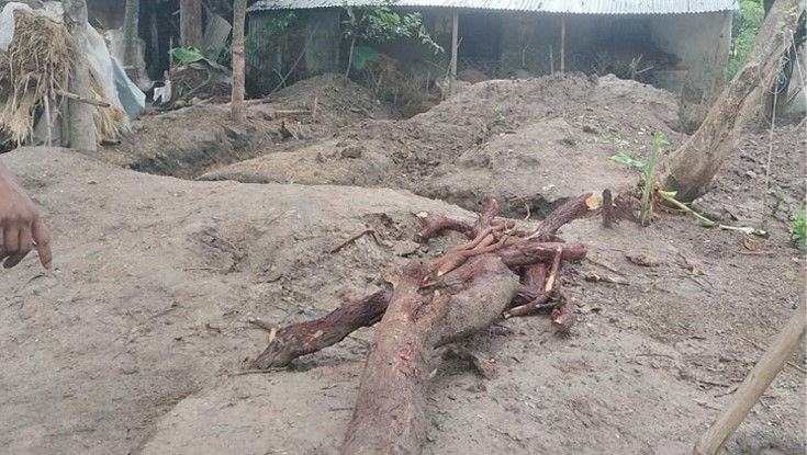 কবরস্থান দখল করে বাড়ি নির্মাণের চেষ্টা!