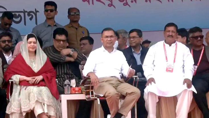 রাজশাহীর নির্বাচনী জনসভা মঞ্চে তারেক রহমান