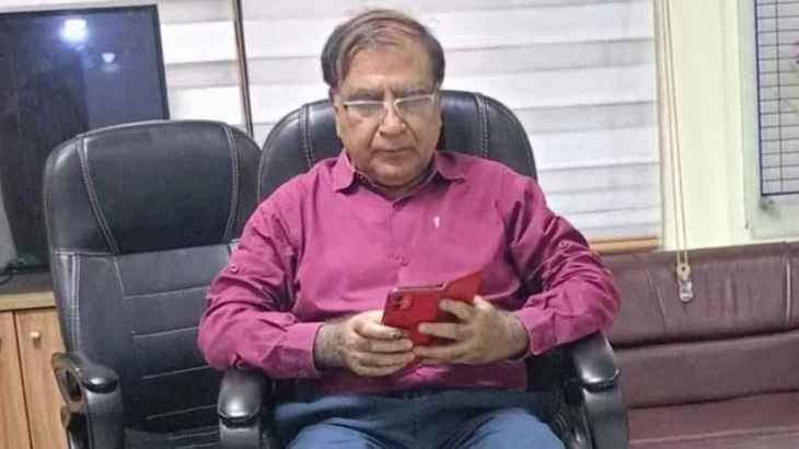 নারী রেজিস্ট্রারের রুম থেকে জাহাঙ্গীরনগরের শিক্ষক আটক নারী রেজিস্ট্রারের রুম থেকে জাহাঙ্গীরনগরের শিক্ষক আটক