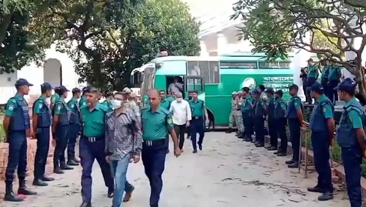 কড়া নিরাপত্তায় ১৩ সেনা কর্মকর্তাকে ট্রাইব্যুনালে হাজির