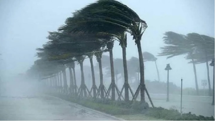 রাতে ১৭ জেলায় ৬০ কিমি বেগে ঝড়ের আভাস রাতে ১৭ জেলায় ৬০ কিমি বেগে ঝড়ের আভাস