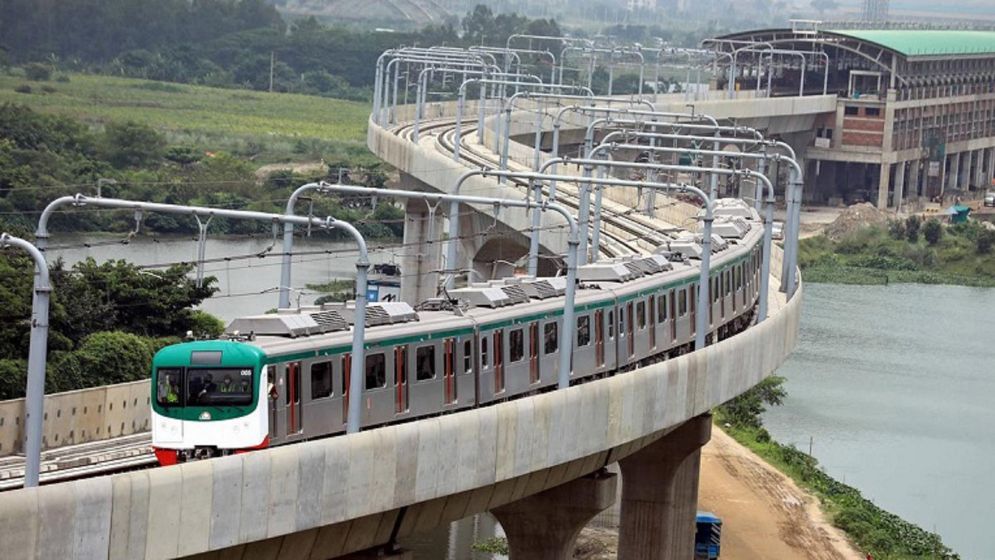 মেট্রোরেল চলছে মাংস বহন করা যাবে না