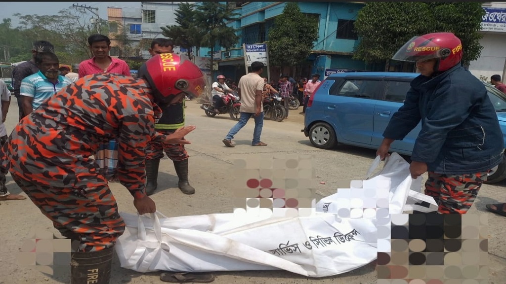 দিনাজপুরে ট্রাকের ধাক্কায় কিশোর নিহত দিনাজপুরে ট্রাকের ধাক্কায় কিশোর নিহত