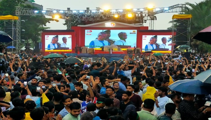 জুলাই ঘোষণাপত্র পাঠ অনুষ্ঠান চলছে জুলাই ঘোষণাপত্র পাঠ অনুষ্ঠান চলছে