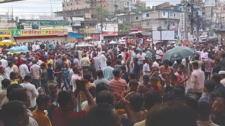 এনসিপির পথসভার মঞ্চ ভাঙল বিএনপির নেতা-কর্মীরা