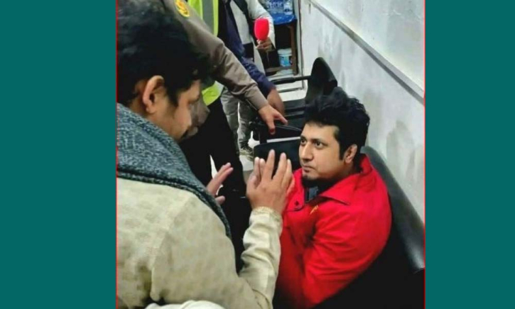 শাহবাগে ইনকিলাব মঞ্চের আন্দোলন থেকে পিস্তলসহ যুবক আটক