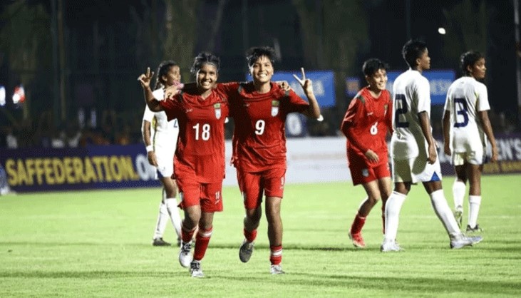 শ্রীলঙ্কাকে ৫ গোলে হারিয়ে শিরোপার দ্বারপ্রান্তে বাংলাদেশের মেয়েরা শ্রীলঙ্কাকে ৫ গোলে হারিয়ে শিরোপার দ্বারপ্রান্তে বাংলাদেশের মেয়েরা