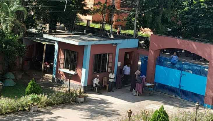 অনির্দিষ্টকালের ছুটি, হল ছাড়ছেন বাকৃবির শিক্ষার্থীরা অনির্দিষ্টকালের ছুটি, হল ছাড়ছেন বাকৃবির শিক্ষার্থীরা