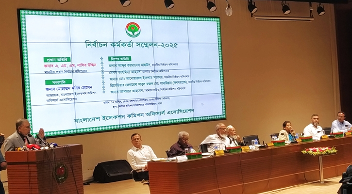 কর্মকর্তাদের শপথ করালেন সিইসি, দিলেন নিরপেক্ষ থাকার বার্তা