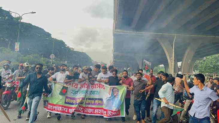 রাজধানীতে ছাত্রলীগের ঝটিকা মিছিল রাজধানীতে ছাত্রলীগের ঝটিকা মিছিল