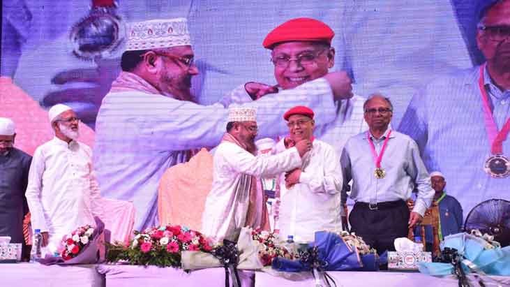 ‘বাংলাদেশ ডুবে যাচ্ছে নৈতিক শিক্ষার অভাবে’ ‘বাংলাদেশ ডুবে যাচ্ছে নৈতিক শিক্ষার অভাবে’