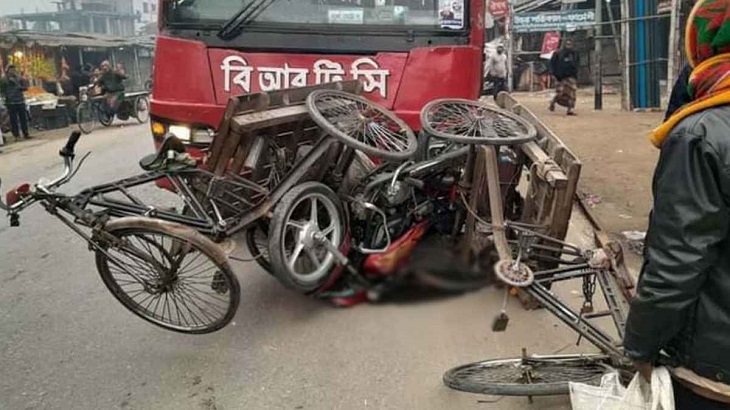 দিনাজপুরে বিআরটিসির বাসচাপায় নিহত ৪ দিনাজপুরে বিআরটিসির বাসচাপায় নিহত ৪