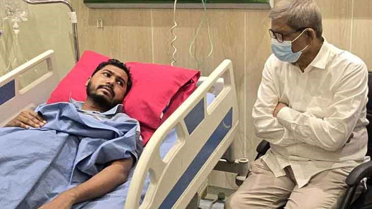 নুরকে দেখতে ঢামেক হাসাপাতালে মির্জা ফখরুল নুরকে দেখতে ঢামেক হাসাপাতালে মির্জা ফখরুল