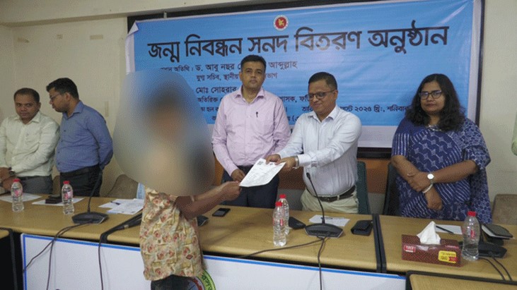 জন্মসনদ পেল ফরিদপুরের যৌনপল্লীর শিশুরা জন্মসনদ পেল ফরিদপুরের যৌনপল্লীর শিশুরা