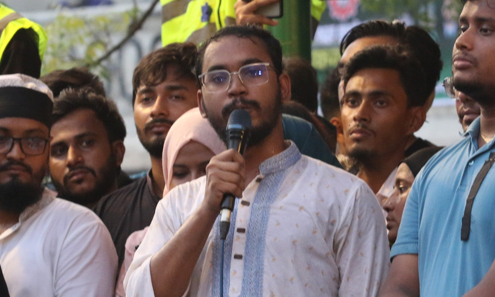 ‘এক চাঁদাবাজ খেদাই আরেক চাঁদাবাজ হাজির হয়’ ‘এক চাঁদাবাজ খেদাই আরেক চাঁদাবাজ হাজির হয়’