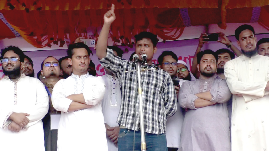 পতিত দোসরদের এক পক্ষ পালিয়েছে ভারতে, অন্য পক্ষ লন্ডনে: হাসনাত 