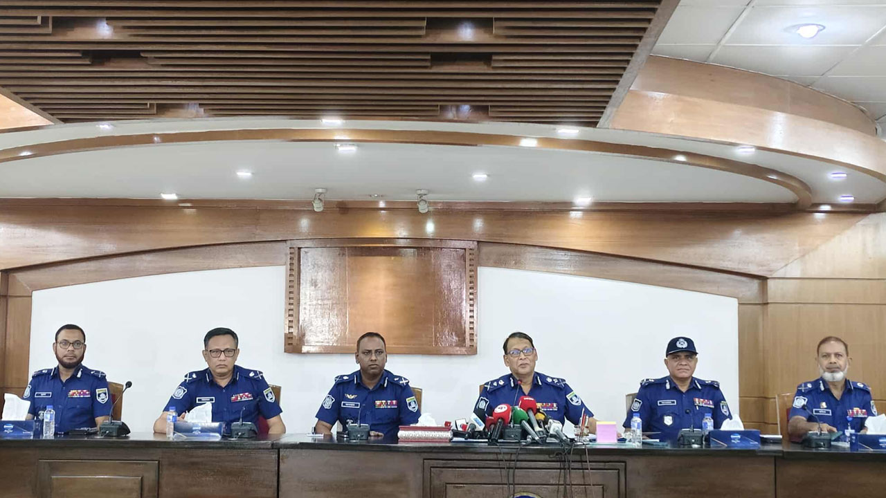 ‘শান্তিপূর্ণভাবে পূজা উদযাপন হচ্ছে, বিচ্ছিন্ন ঘটনায় কঠোর ব্যবস্থা’