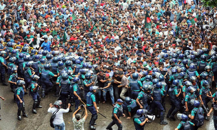 শিক্ষার্থীদের বিরুদ্ধে পুলিশের মামলা শিক্ষার্থীদের বিরুদ্ধে পুলিশের মামলা