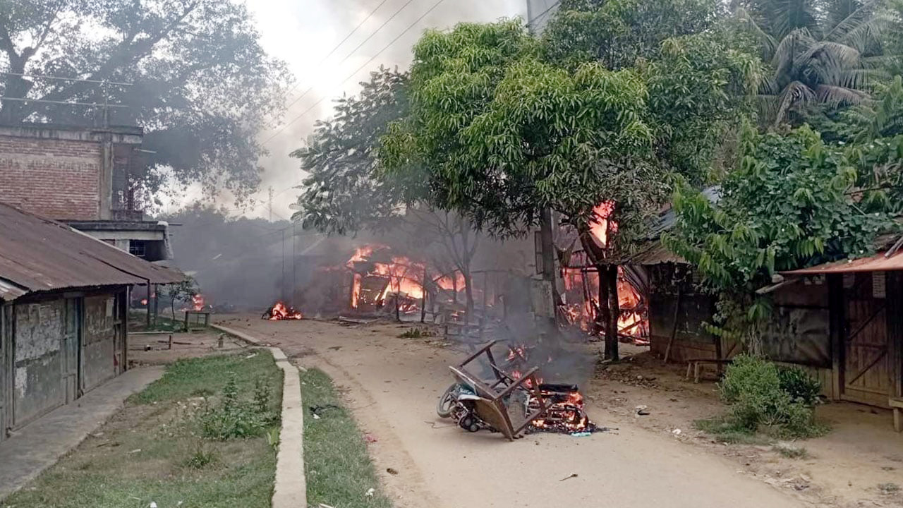 খাগড়াছড়িতে পাহাড়িদের অবরোধ-সহিংসতা