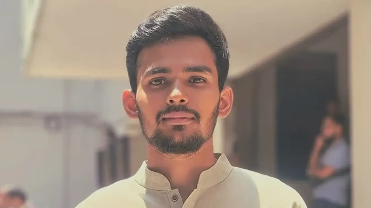 কুমিল্লা-৩ আসন থেকে মনোনয়নপত্র নিলেন আসিফ মাহমুদ