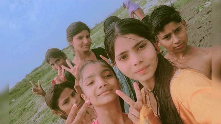 রিলস বানাতে গিয়ে ৬ কিশোরীর সলিল সমাধি রিলস বানাতে গিয়ে ৬ কিশোরীর সলিল সমাধি