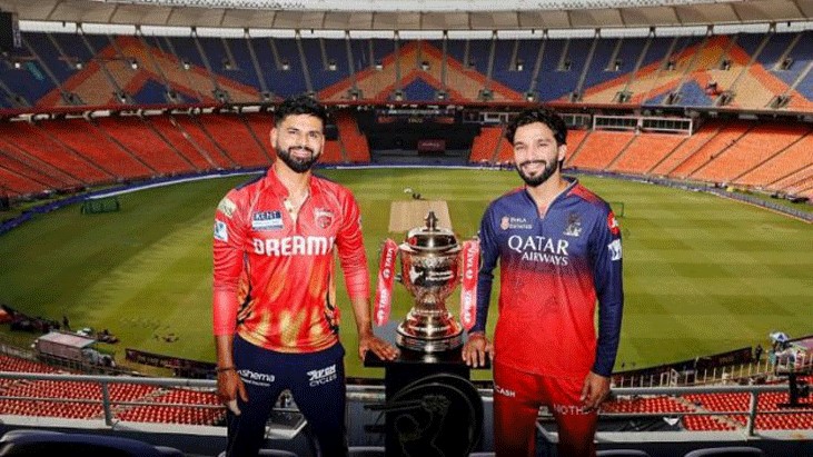 প্রথম শিরোপার জন্য রাতে মাঠে নামবে পাঞ্জাব-বেঙ্গালেরু প্রথম শিরোপার জন্য রাতে মাঠে নামবে পাঞ্জাব-বেঙ্গালেরু