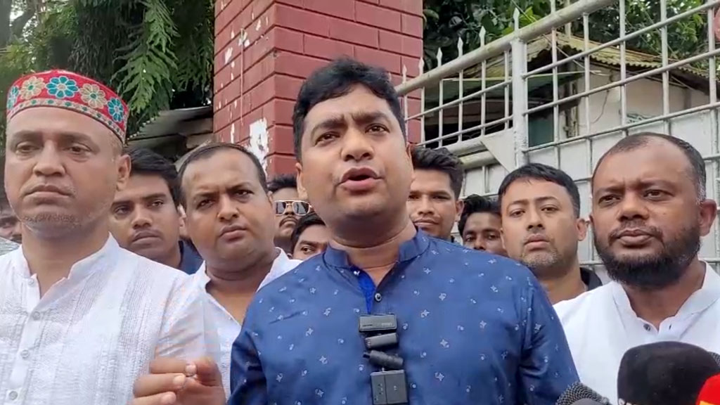 ‘উপদেষ্টা আসিফ মুরাদনগরে ‘মাফিয়াতন্ত্র’ কায়েম করেছেন’ ‘উপদেষ্টা আসিফ মুরাদনগরে ‘মাফিয়াতন্ত্র’ কায়েম করেছেন’
