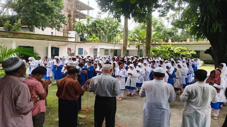 বিমান দুর্ঘটনায় হতাহতদের স্মরণে কুড়িগ্রামে স্কুলে স্কুলে দোয়া বিমান দুর্ঘটনায় হতাহতদের স্মরণে কুড়িগ্রামে স্কুলে স্কুলে দোয়া