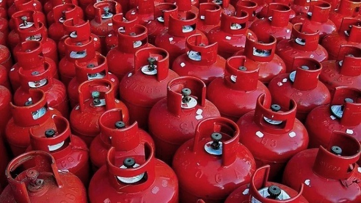 ফের বাড়লো এলপি গ্যাসের দাম