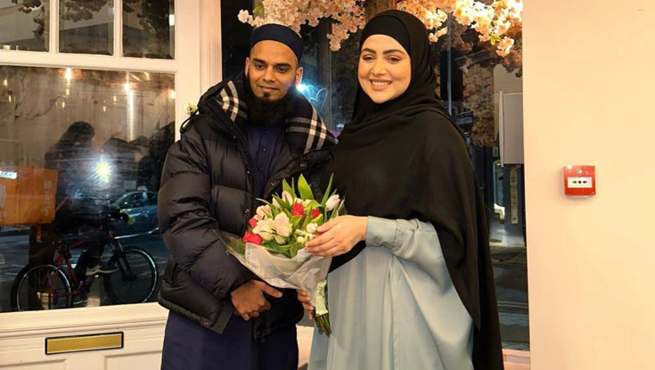 যেভাবে বলিউড অভিনেত্রীর প্রতি মুগ্ধ হন মুফতি আনাস