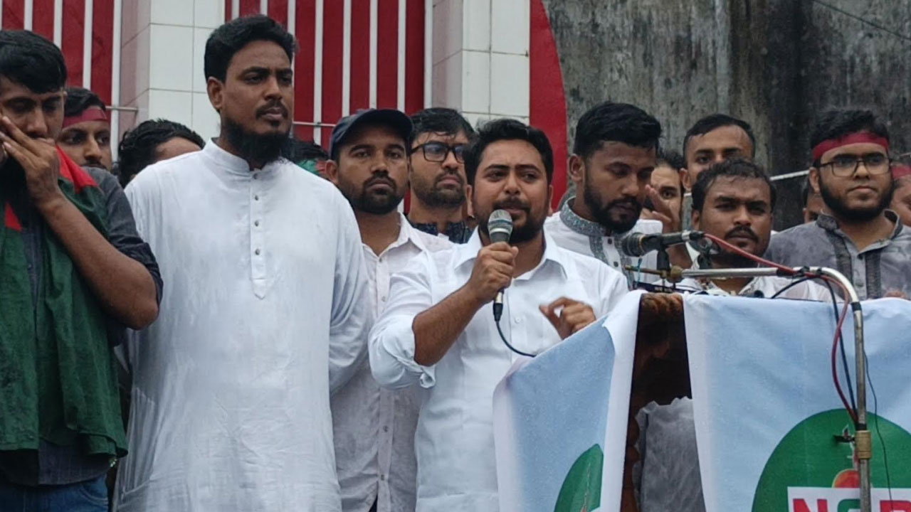 কিছু রাজনৈতিক দল শুধু ক্ষমতা চায়: নাহিদ ইসলাম