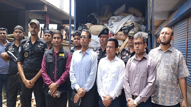 পলিথিন কারখানায় অভিযান, সাড়ে ৬ লাখ টাকা জরিমানা পলিথিন কারখানায় অভিযান, সাড়ে ৬ লাখ টাকা জরিমানা