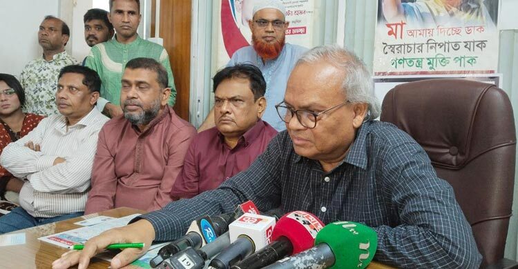গোটা জাতি আজ লন্ডনের দিকে তাকিয়ে: রিজভী গোটা জাতি আজ লন্ডনের দিকে তাকিয়ে: রিজভী