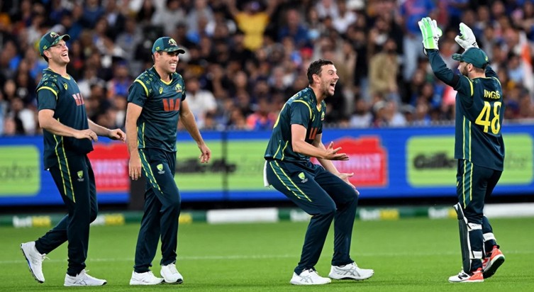 ভারতকে হারিয়ে সিরিজে এগিয়ে গেল অস্ট্রেলিয়া ভারতকে হারিয়ে সিরিজে এগিয়ে গেল অস্ট্রেলিয়া