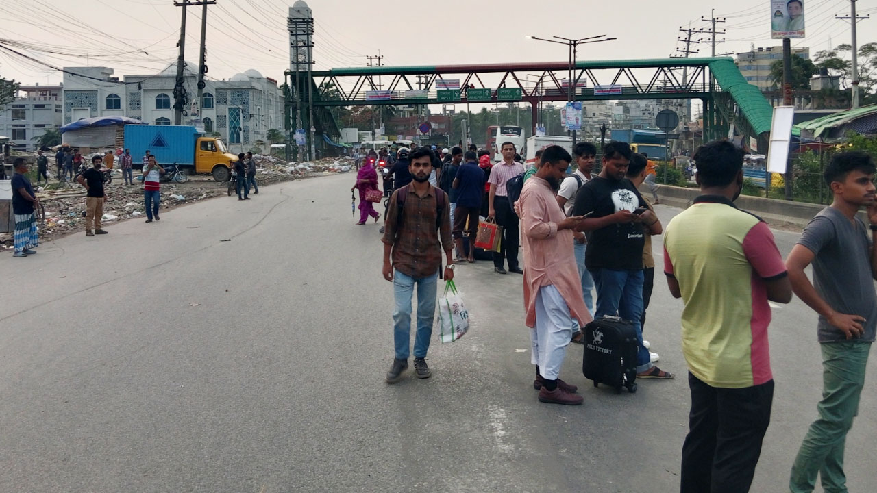 পরিবহন সংকটে ভোগান্তিতে ঈদে ঘরমুখো মানুষ