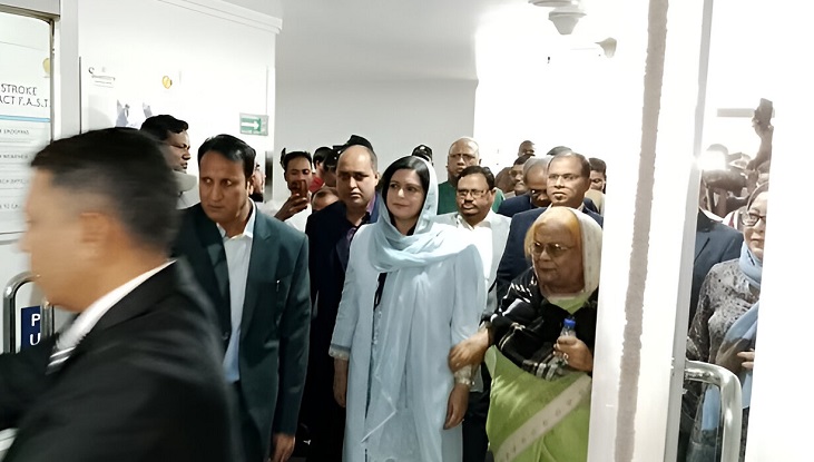 খালেদা জিয়াকে দেখতে হাসপাতালে জুবাইদা রহমান