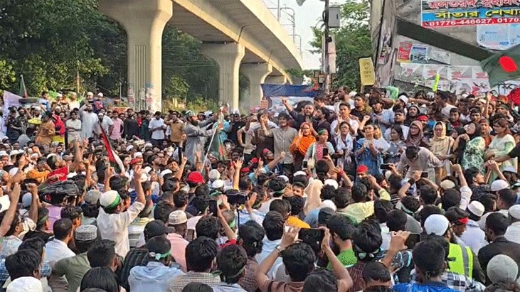 আ.লীগ নিষিদ্ধের দাবিতে শাহবাগে চলছে গণজমায়েত আ.লীগ নিষিদ্ধের দাবিতে শাহবাগে চলছে গণজমায়েত