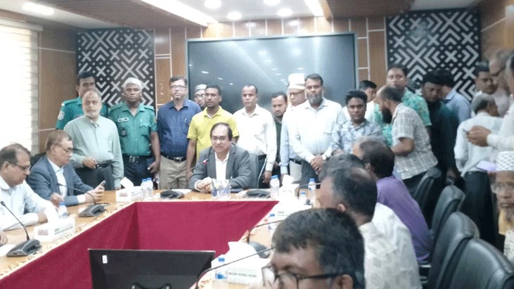 সচিবালয়ে আন্দোলনরত কর্মচারীদের সঙ্গে বৈঠকে তিন সচিব সচিবালয়ে আন্দোলনরত কর্মচারীদের সঙ্গে বৈঠকে তিন সচিব