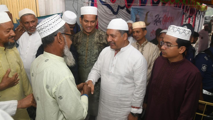 নিজ এলাকায় ঈদুল ফিতরের নামাজ আদায় করলেন তথ্যমন্ত্রী