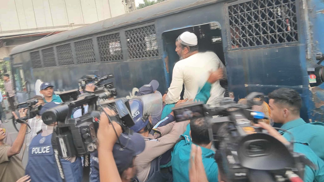 সচিবালয় থেকে ৪ জন আটক