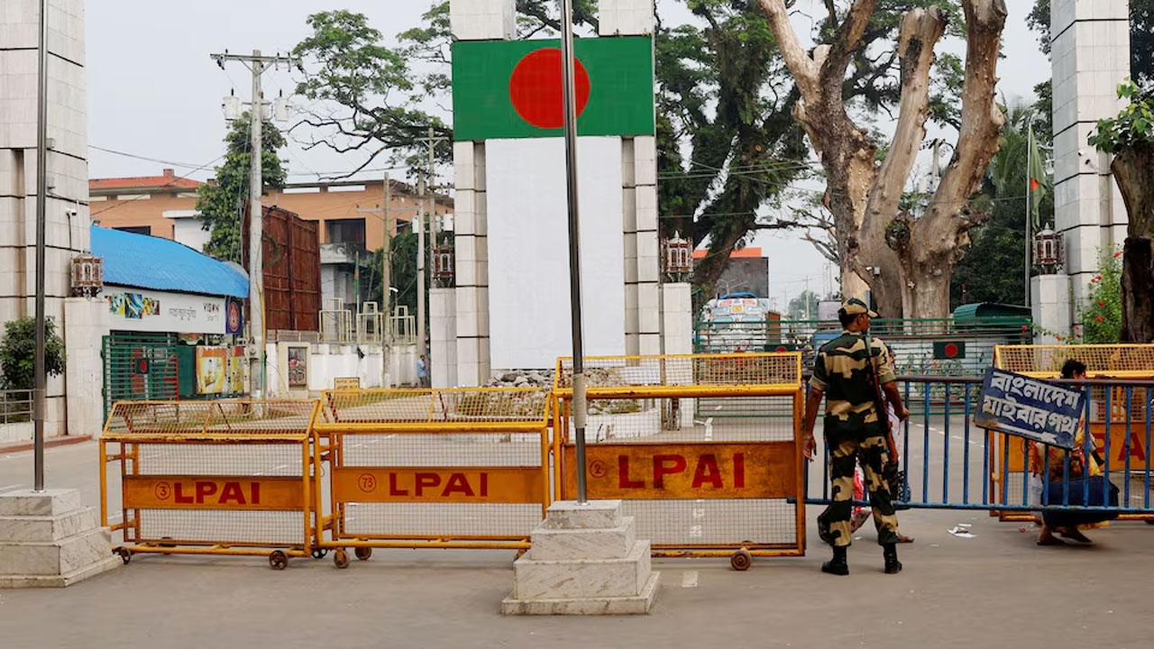 আগরতলা-শিলিগুড়িতেও ভিসা সেবা স্থগিত