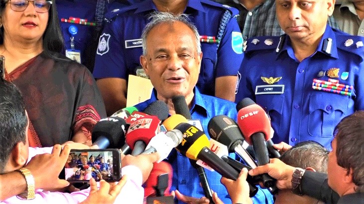‘জনবান্ধব হতে পারলেই পুলিশের কলঙ্ক মুছে যাবে’ ‘জনবান্ধব হতে পারলেই পুলিশের কলঙ্ক মুছে যাবে’