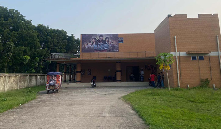 টাঙ্গাইলে সিনেমা প্রদর্শিনী বন্ধ করলো মাওলানারা টাঙ্গাইলে সিনেমা প্রদর্শিনী বন্ধ করলো মাওলানারা