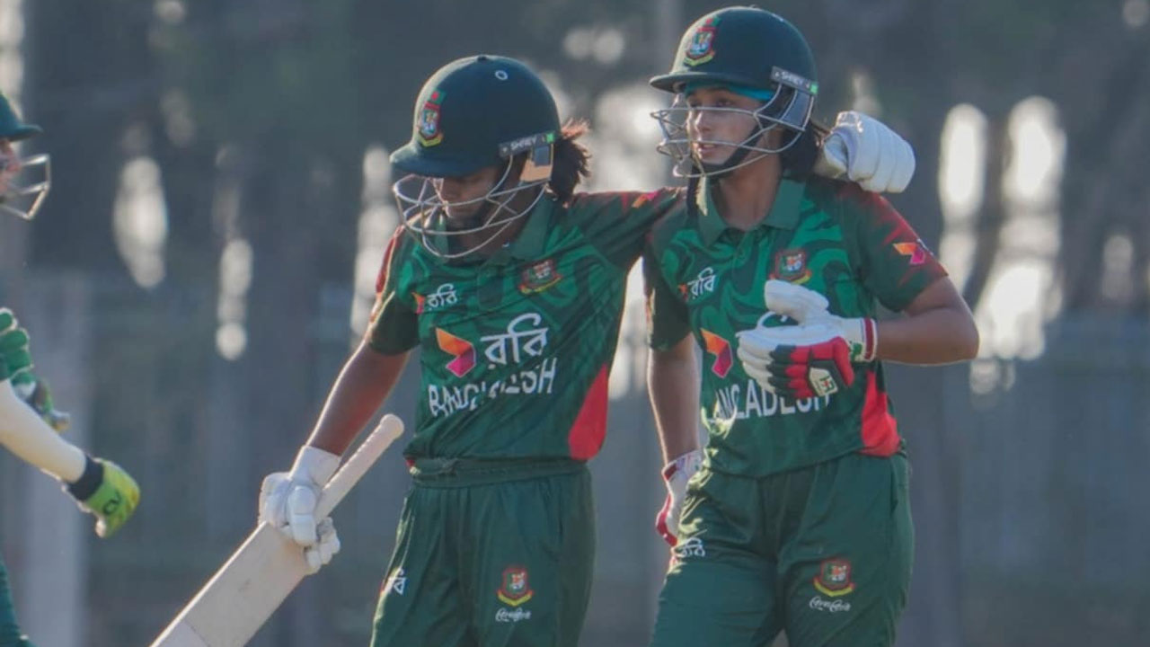 বোলিং-ব্যাটিংয়ে পাকিস্তানকে গুঁড়িয়ে দিল বাংলাদেশ