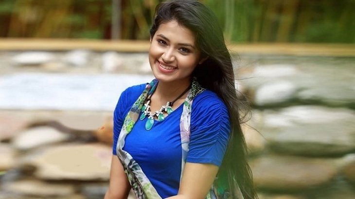 স্টেজে ‘বেসুরো গান’ গেয়ে ট্রলের শিকার ফারিণ স্টেজে ‘বেসুরো গান’ গেয়ে ট্রলের শিকার ফারিণ